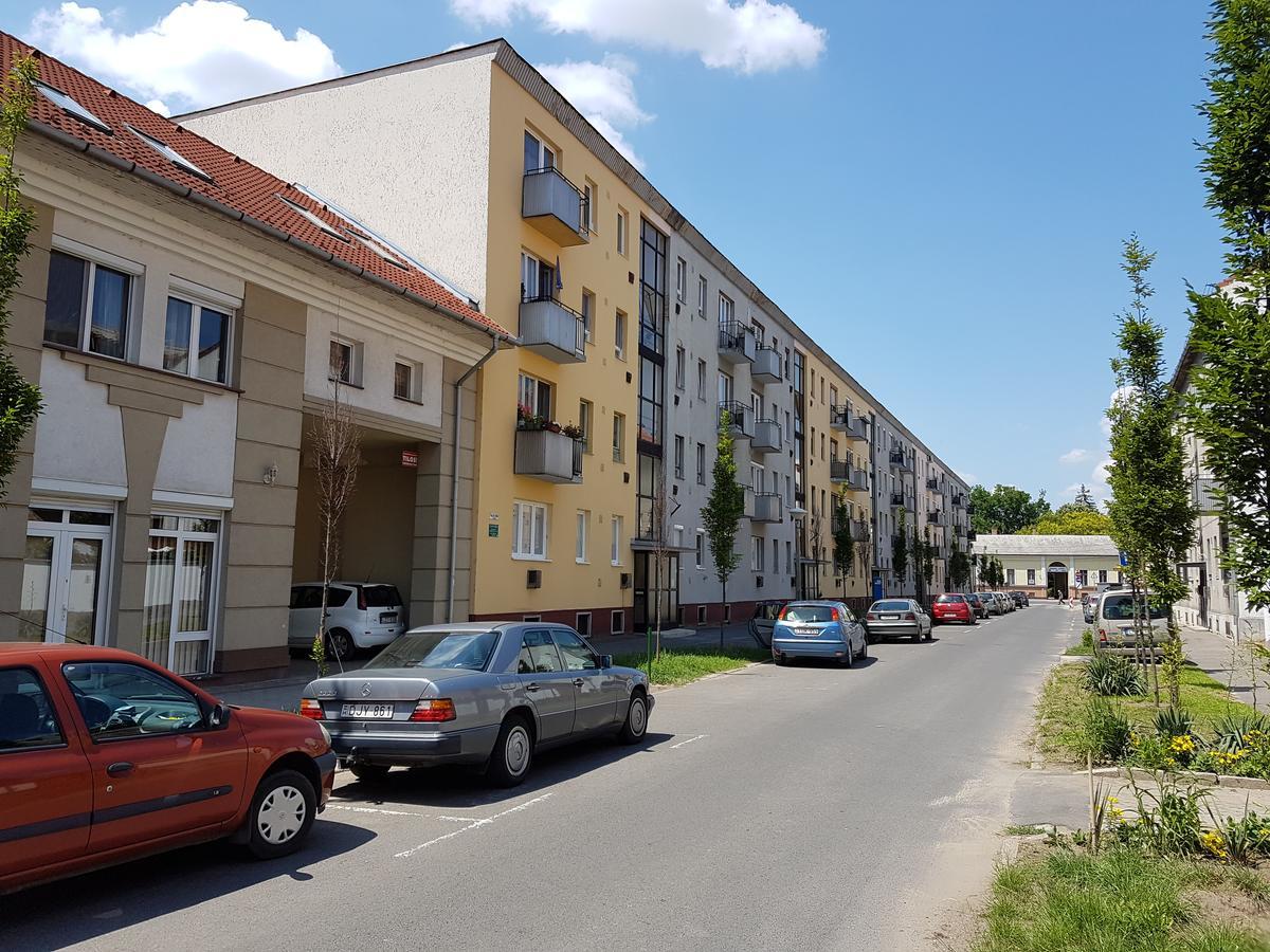Mox Downtown Apartman Debrecen Bagian luar foto